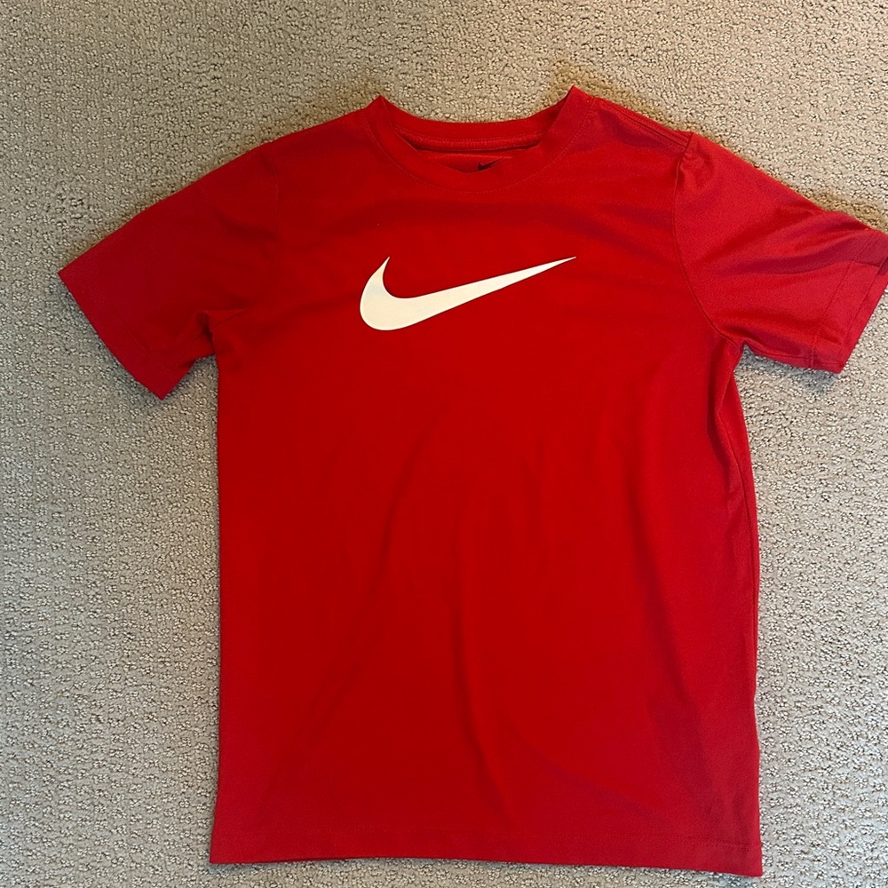 Nike Red Tee with White Logo Size Kids Large - DRI-FIT material